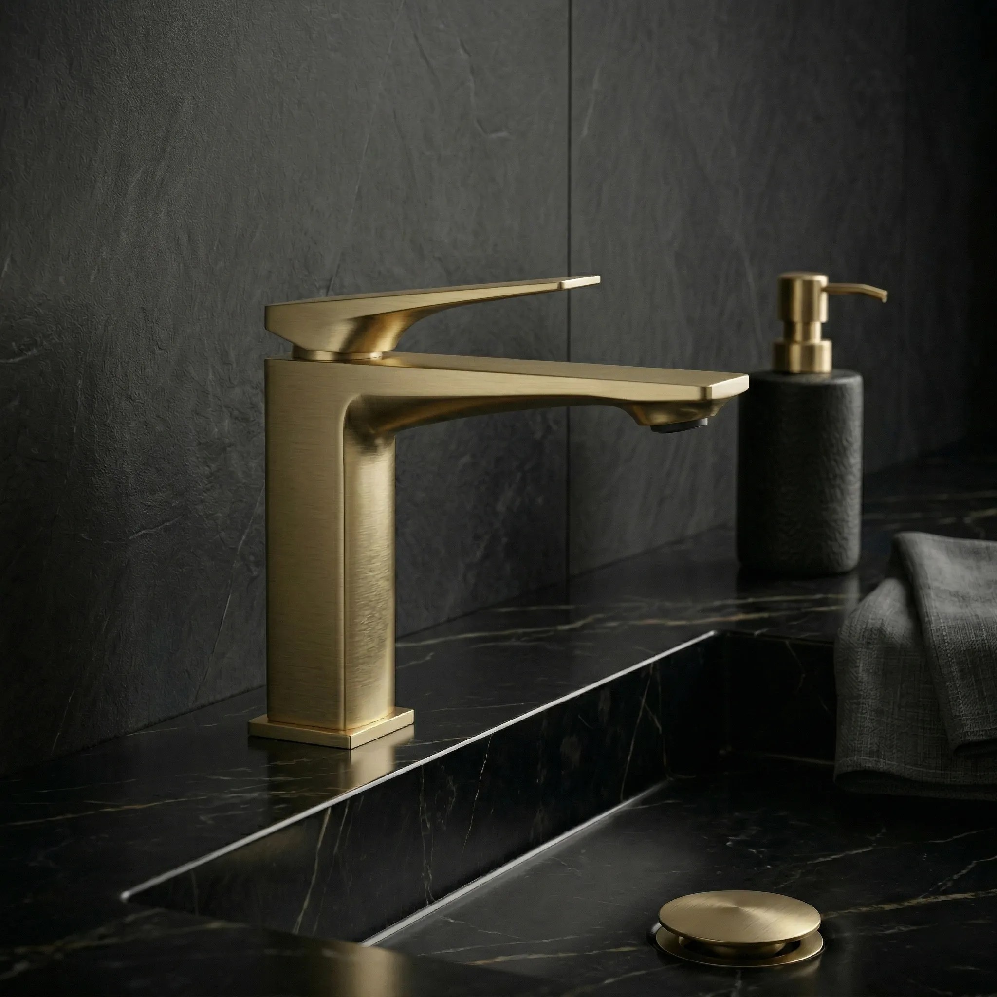 REA Premium Tvättställsblandare Prime Låg Borstat Guld, 11x4,2x15cm