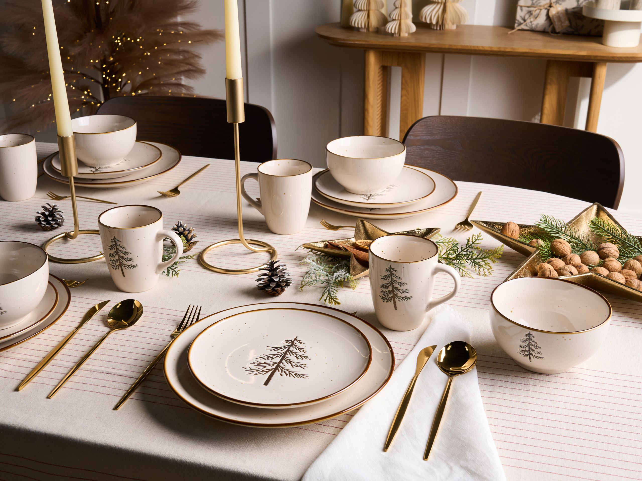 Set med 16 matserviser CLOVES Stengods Off-White