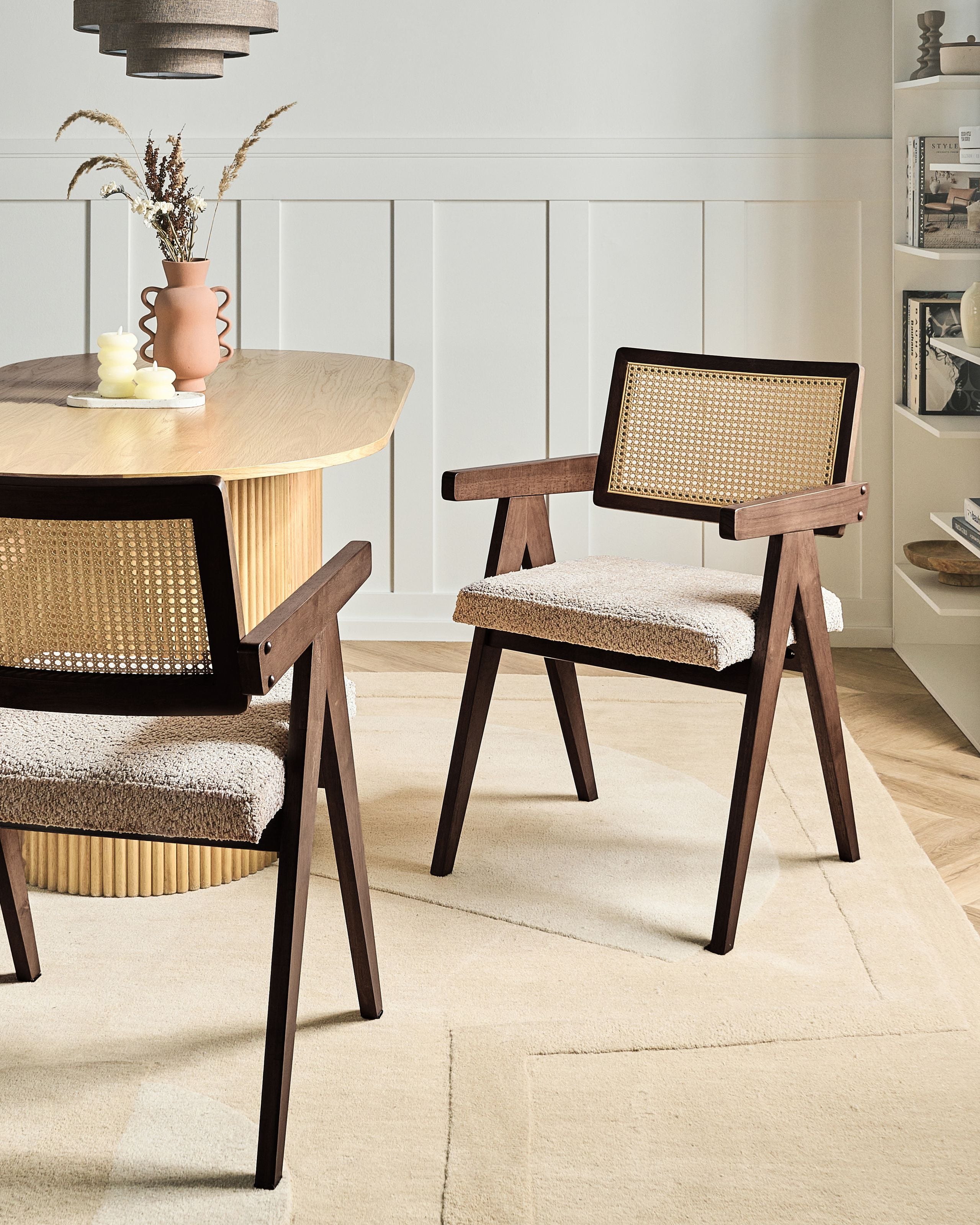 Set med 2 matstolar AVA Trä Brun/ Taupe