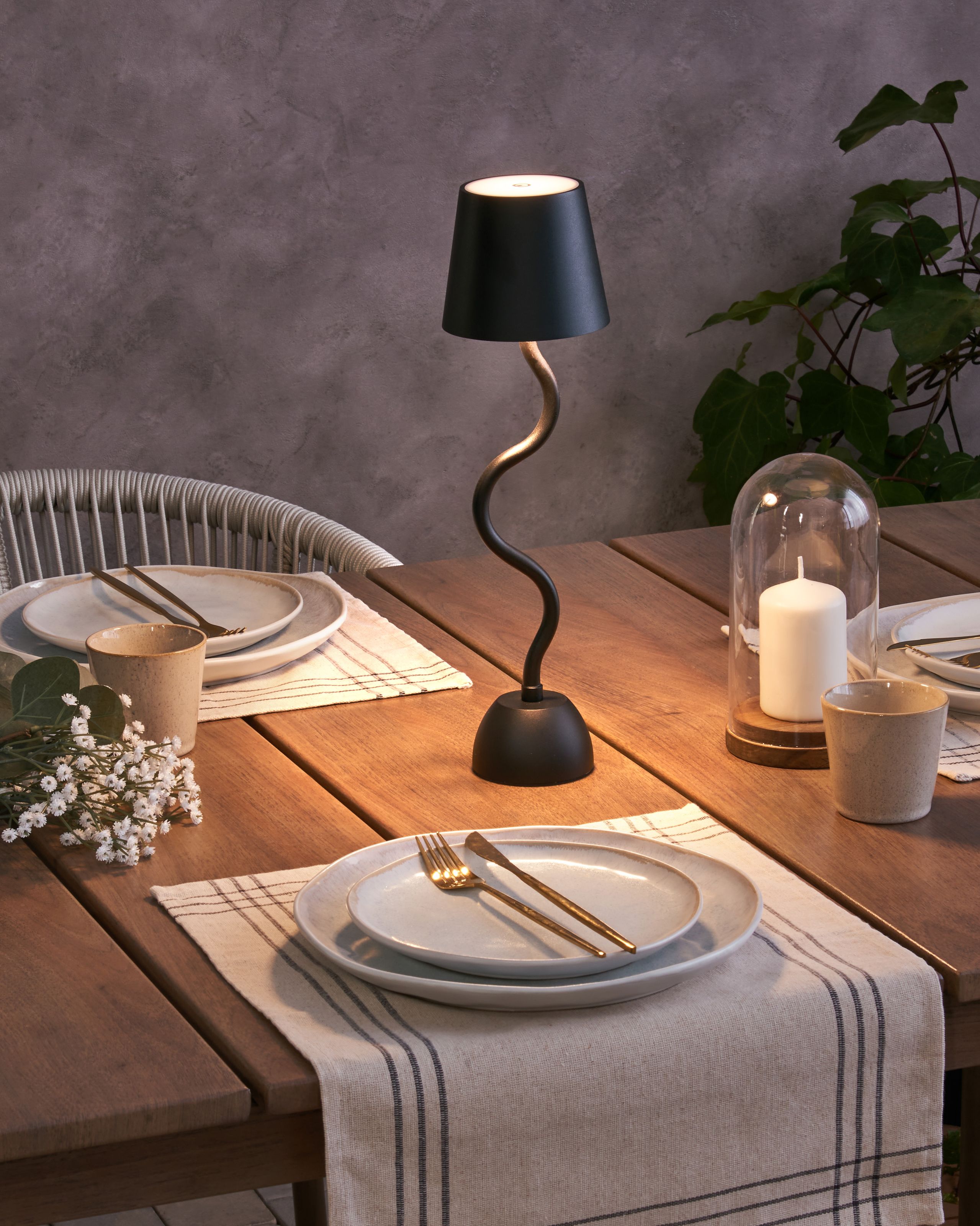 Trådlös LED-bordslampa VOUGA med dimmer Metall Svart
