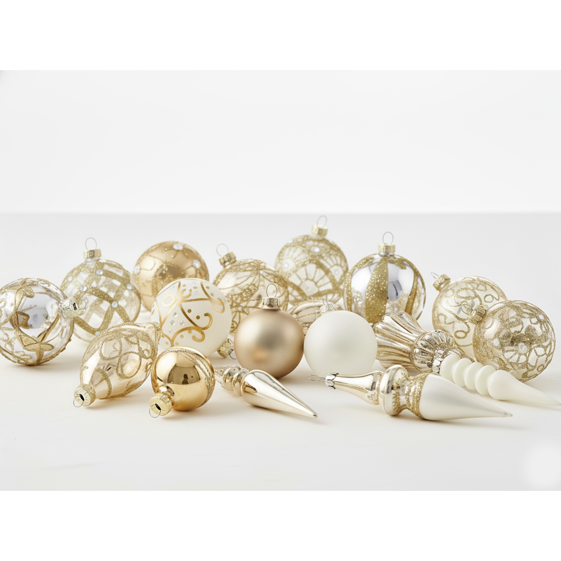 Set med 70 julgranskulor FLICKER Glas Guld