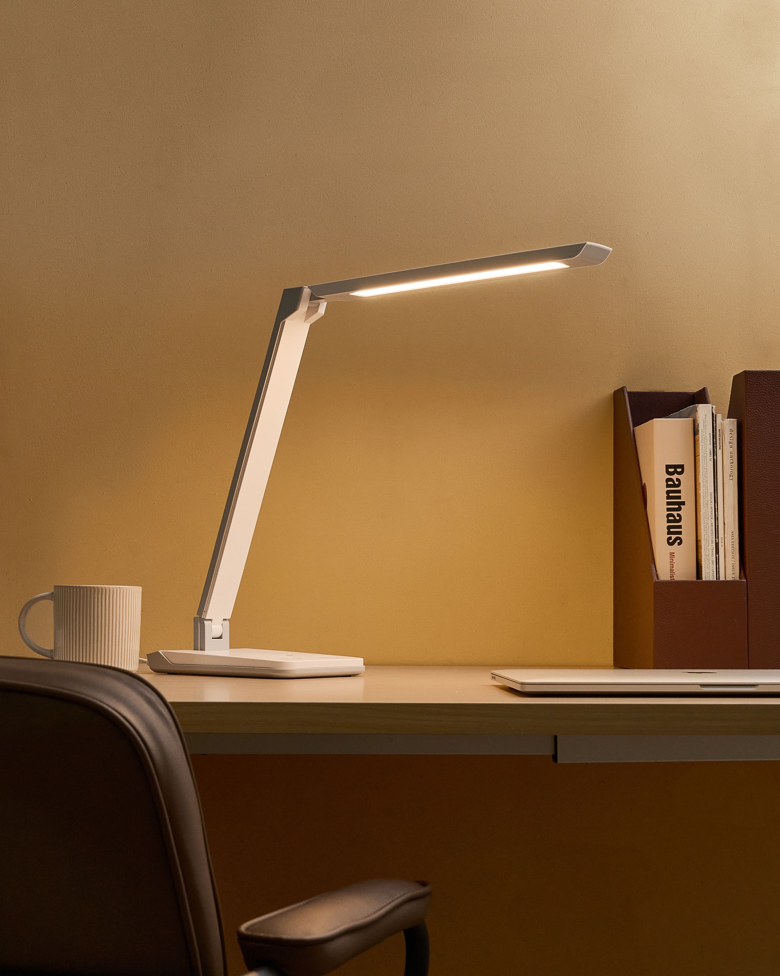 LED-skrivbordslampa PICTOR med dimmer Vit